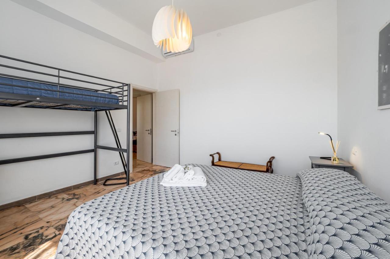 Lovely Apartment X5 W/ Terrace & Private Parking Специя Екстериор снимка